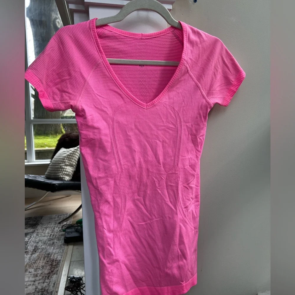 LAST CALL Lululemon Swiftly  tech v-neck t-shirt - Picture 3 of 5